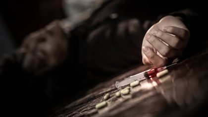 Mort par drogue avec seringue