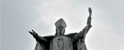 Statue de Monseigneur Laval