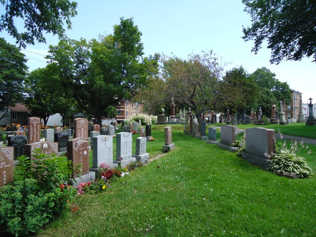Secteur réservé à la communauté chinoise au cimetière Saint Charles à Québec