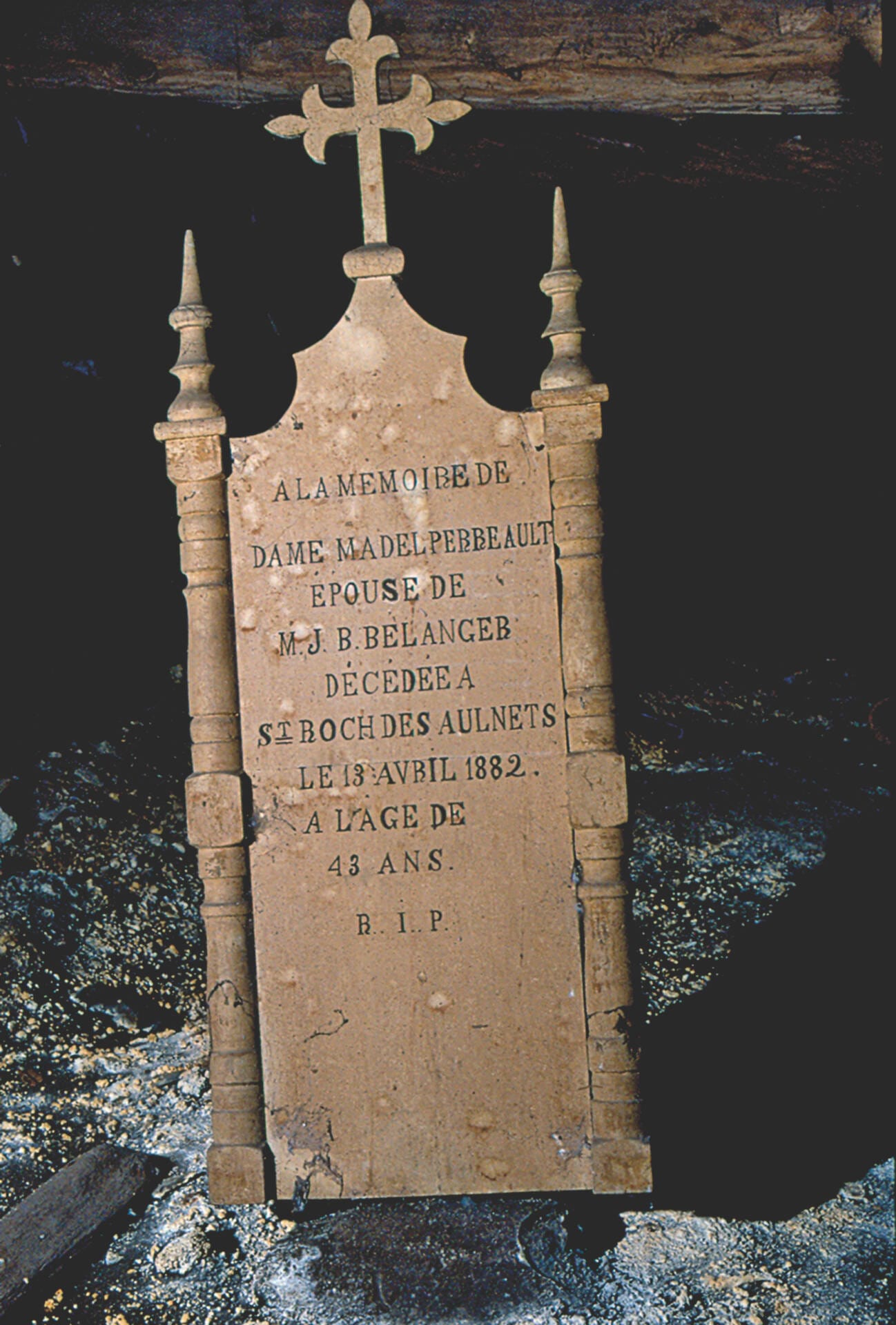 Le cimetière ad sanctos de SaintRochdesAulnaies du